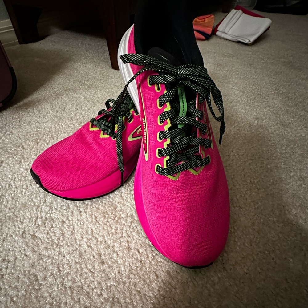 Brooks Women's Hyperion Vibrant Pink Athletic Shoes
